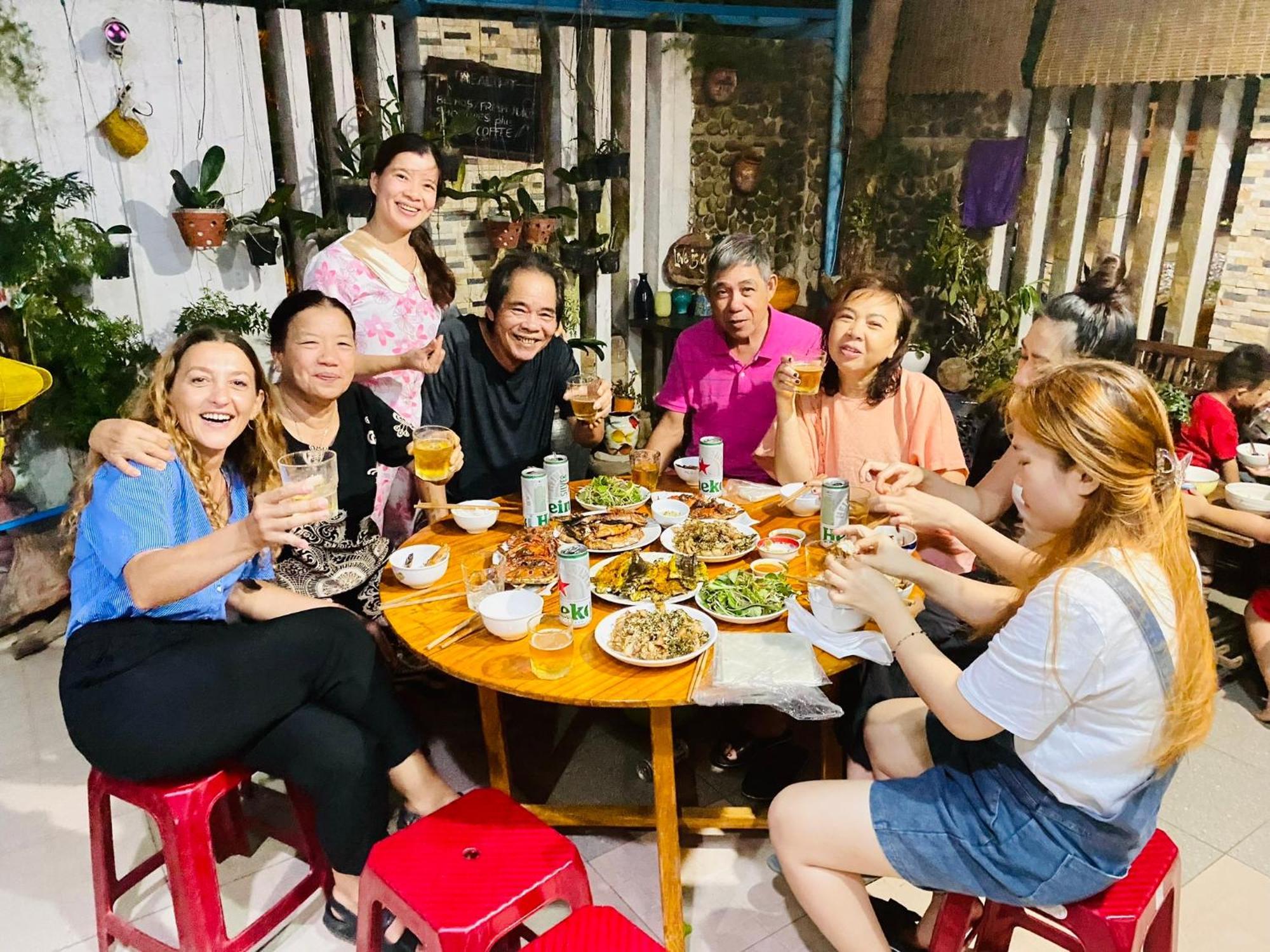 Golden Lantern Tam Thanh Homestay タムキー エクステリア 写真